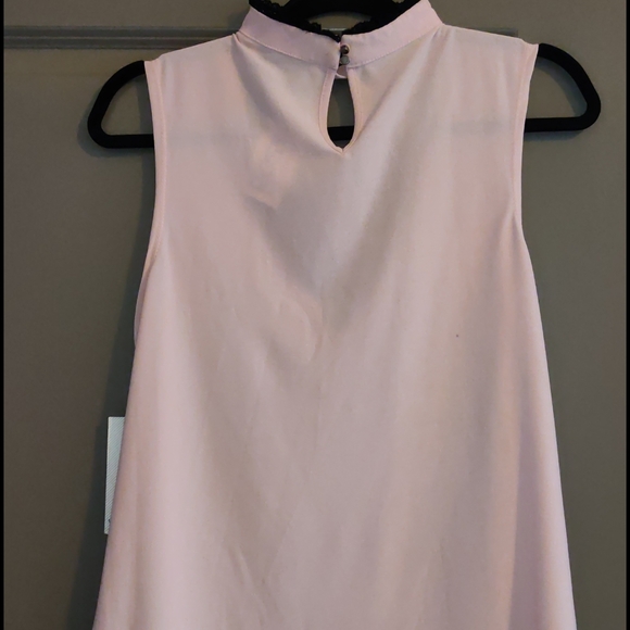 Tempted Hearts V-neck - Picture 2 of 3